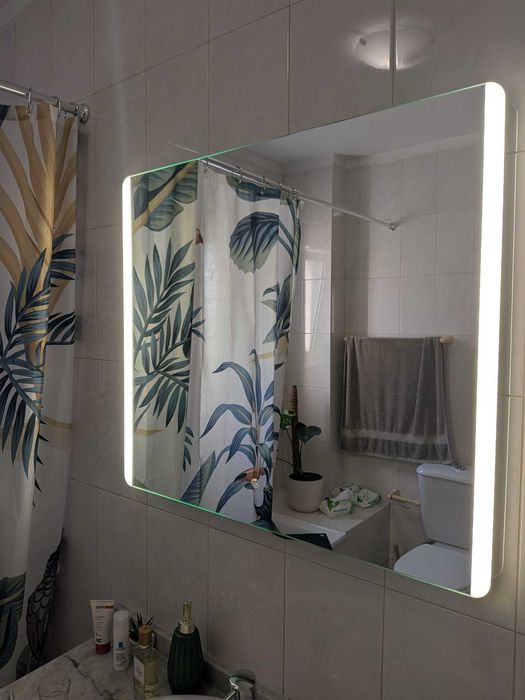 Espelho LED 80 × 70 cm – Anti‑embaciamento, Muito Pouco Usado