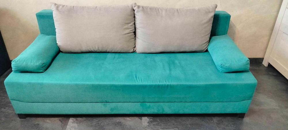 Sprzedam sofa rozkładaną w kolorze turkusowym, z funkcją spania