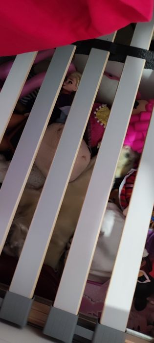 Cama individual Malm com arrumação