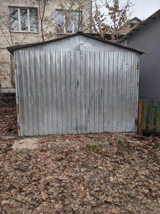 Здам або продам металевий гараж в центрі, район гот.Україна, без ями.