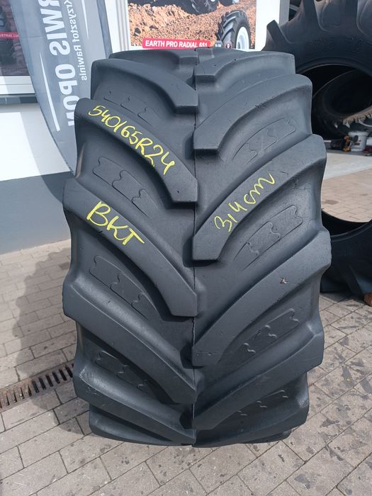 540/65R24 BKT Agri Max RT657