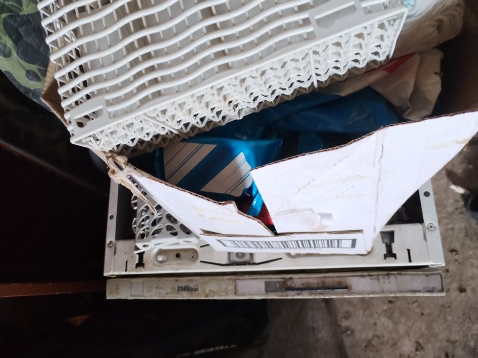 Продаю Zanussi ZDTS 400