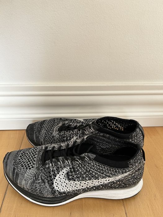 Nike flyknit racer oreo 40