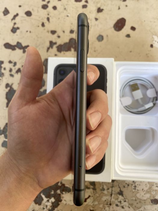 Продам Айфон 11 64 ГБ