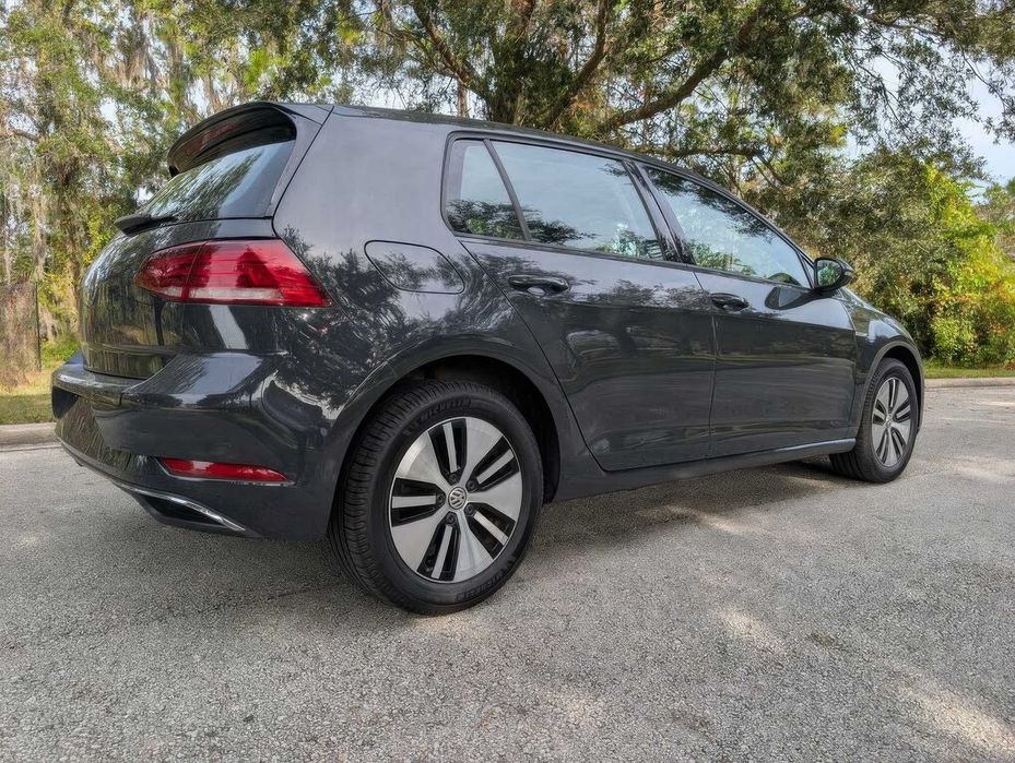 Volkswagen e-Golf SE      2019