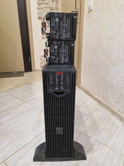 Источник бесперебойного  питания с аккумуляторами