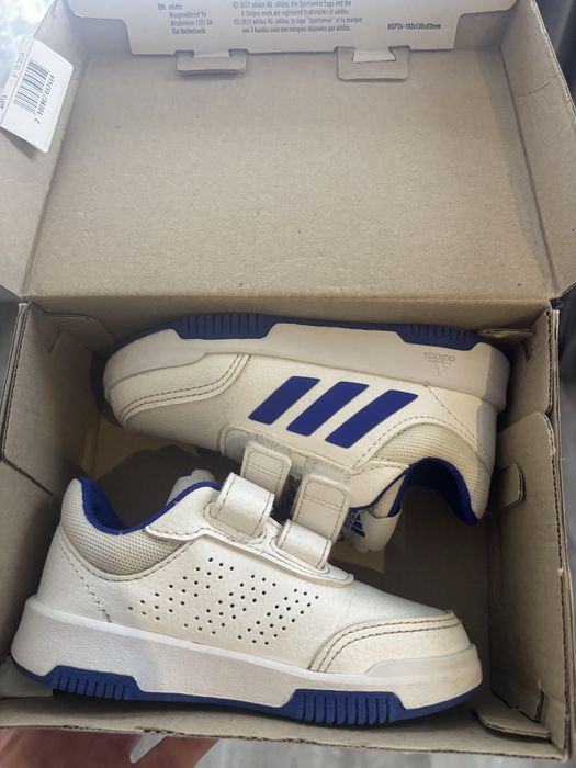 Красовки adidass 23.5 розмір,крокси next
