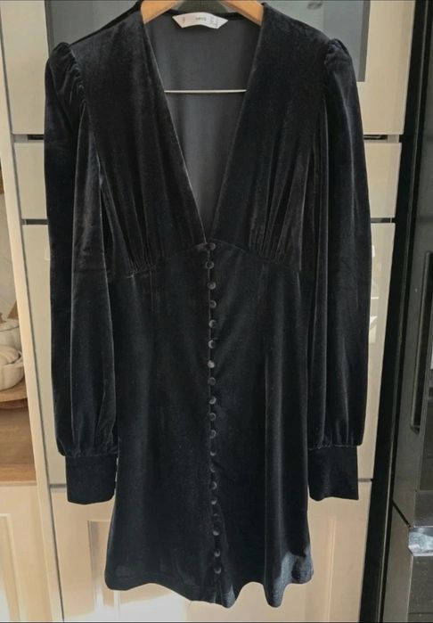Sukienka welurowa Mango r. S czarna elegancka na guziki