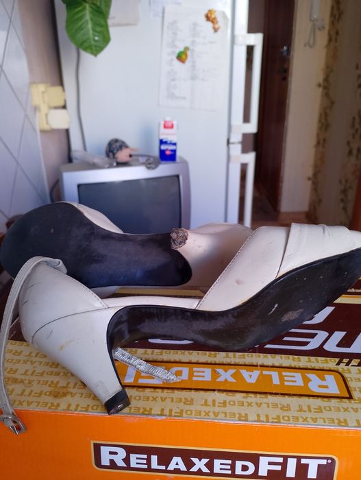 Босоножки кожаные