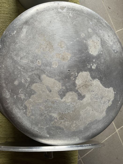 Conj. de tachos de alumínio pesado, antigos e em bom estádo.