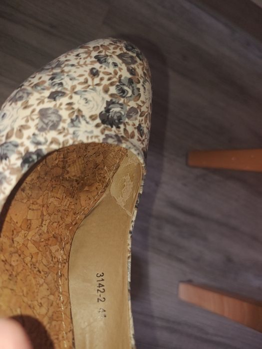 Buty damskie na koturnie