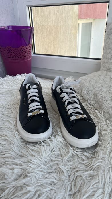 Продам кеди Guess оригінал