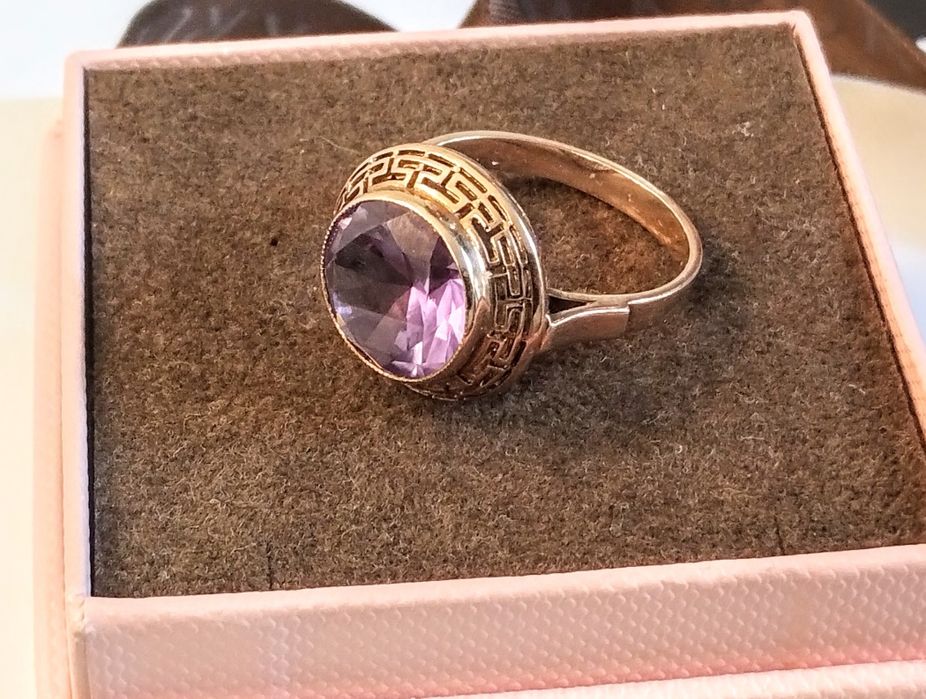 Złoty pierścionek Warmet wzór grecki z aleksandrytem. PRL.