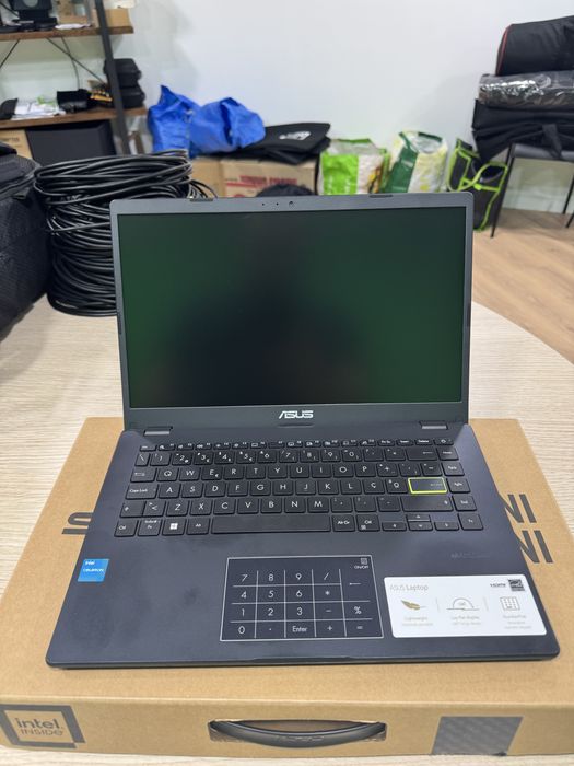Portátil ASUS Vivobook Go 14