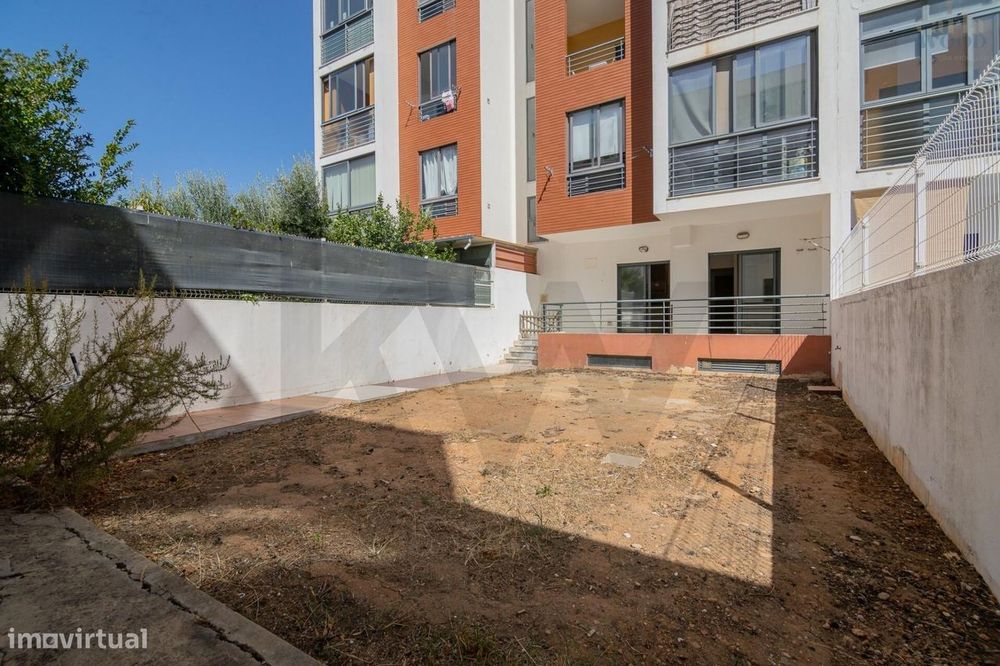 Um fantástico apartamento t2 de rés do chão, com terraço e logradouro