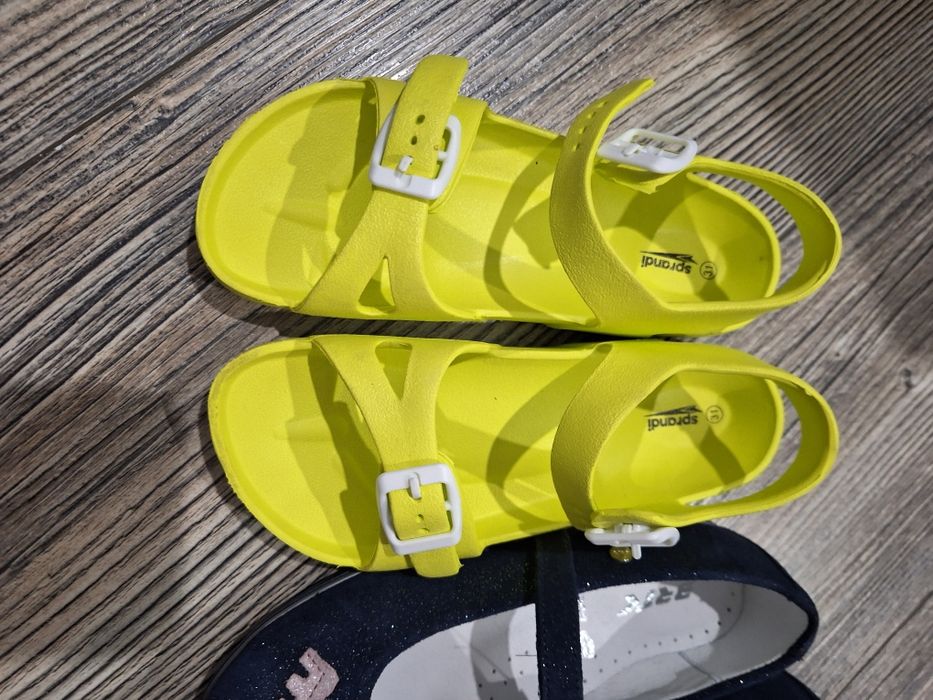Buty dla dzieeczynki.Klapki 30, sandały 31, buty Bartek nowe 32