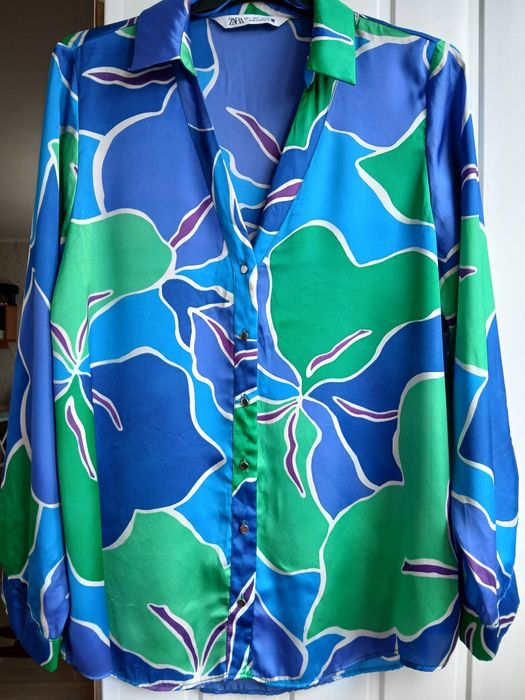 Продам блузу из  атласа Zara