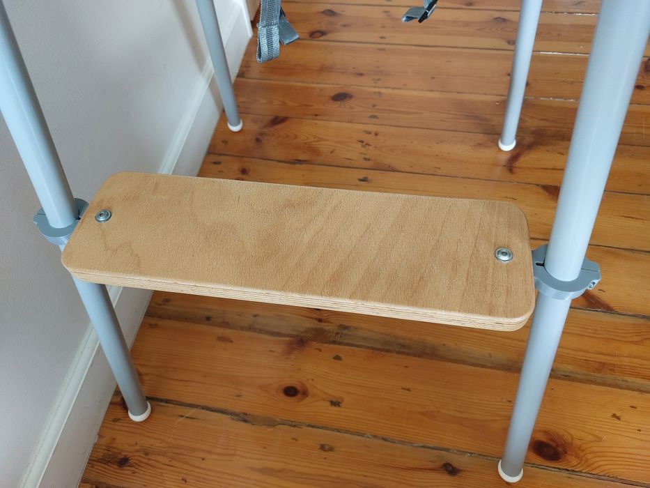 Komplet do karmienia Ikea krzesełko z podnóżkiem poduszką