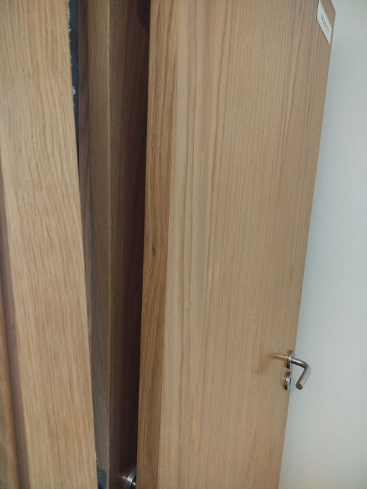 Portas em madeira, rodapé em madeira,arcos das portas,