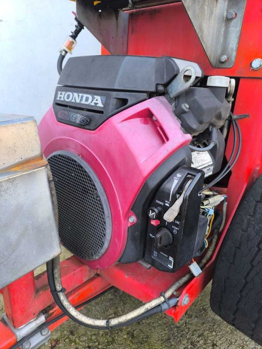 Rębak spalinowy Caravaggi 20.8KM na przyczepce