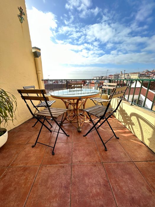 Mesa exterior com tampo de vidro forte e 5 cadeiras dobráveis IKEA