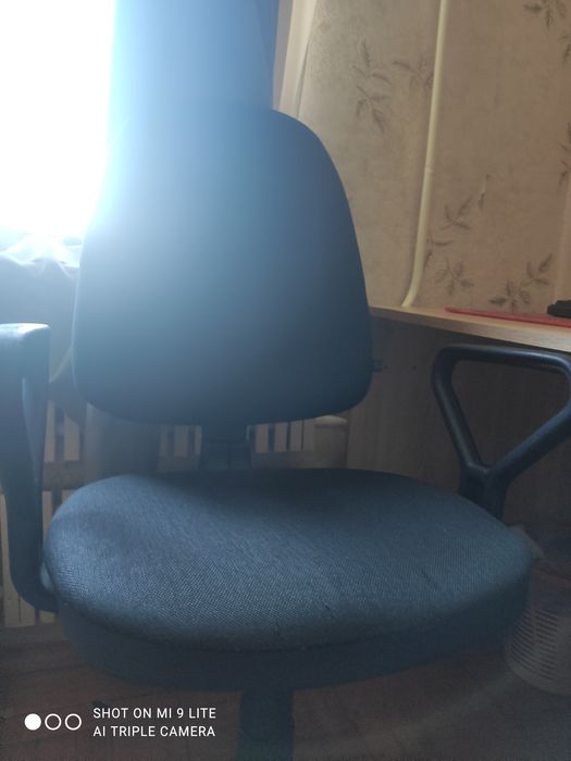Продам офісне крісло