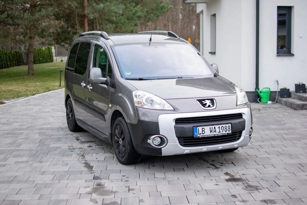 Peugeot Partner 1,6 Benzyna Hak Klima Po  Opłatach
