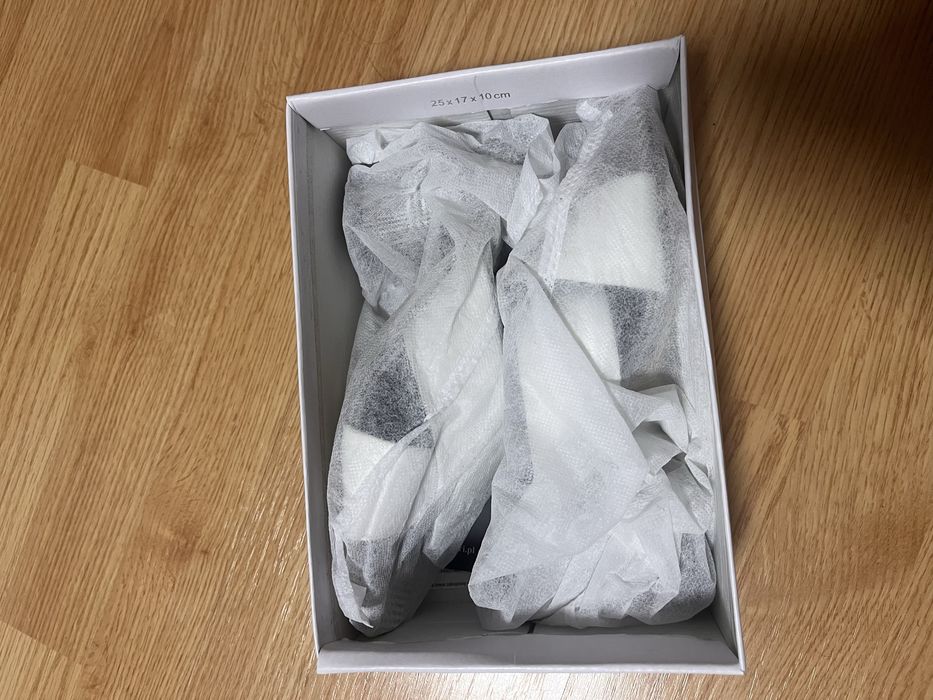 nowe skórzane buty monnari