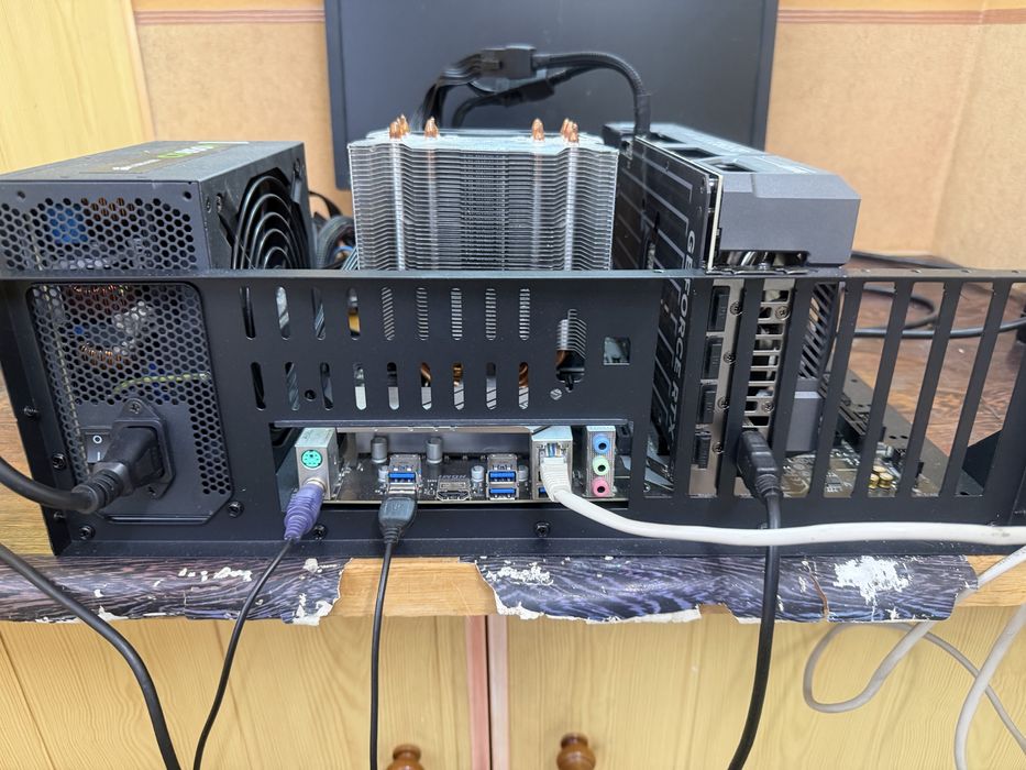 Ігровий комплект Intel у відкритому корпусі