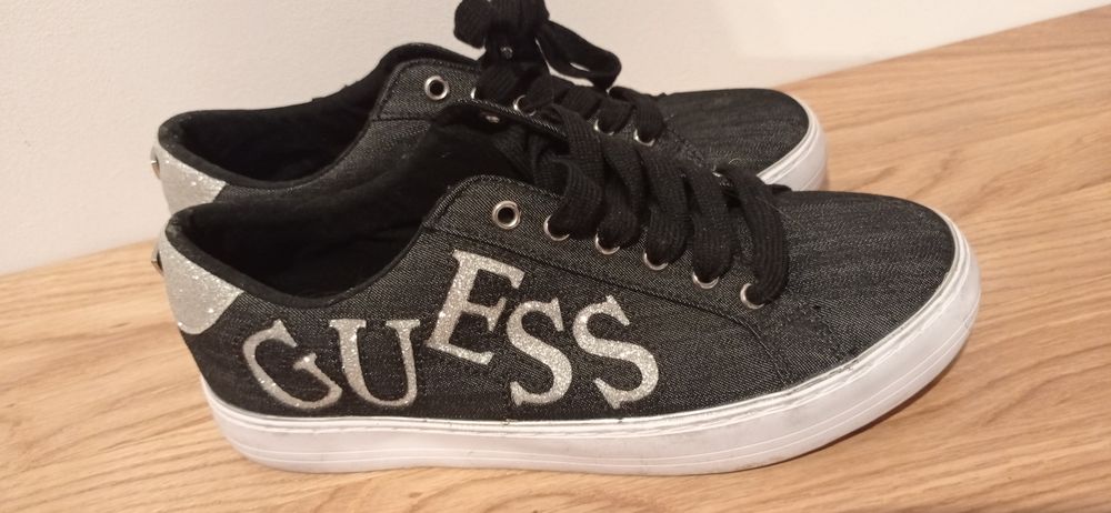 czarne trampki Guess 38