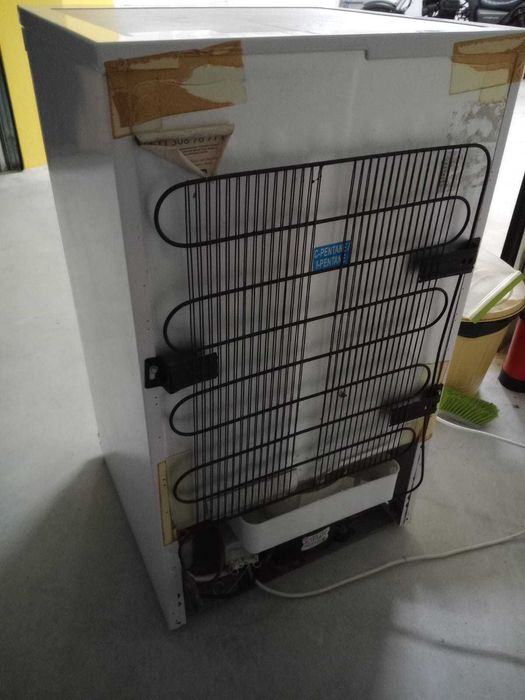 Frigorífico BEKO - Top 88 Litros - TS190020