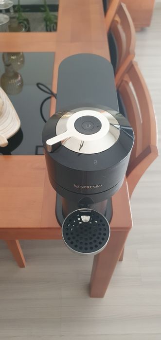 Maquina café Nespresso Vertuo Next D Pure Chrome