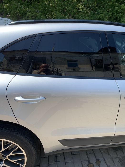 Двері передні та задні Macan 95b LM7U