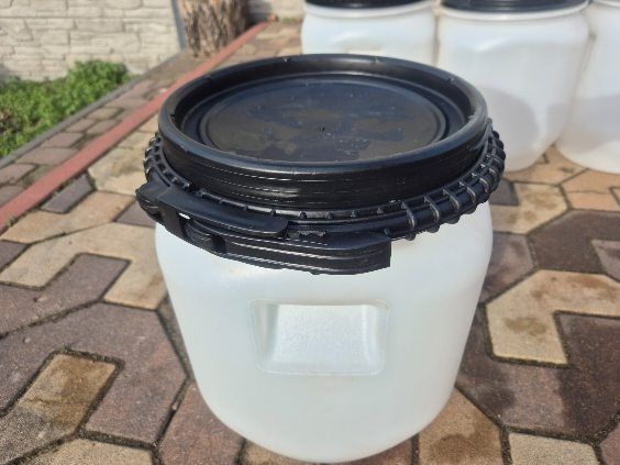 Sprzedam beczki plastikowe 20l