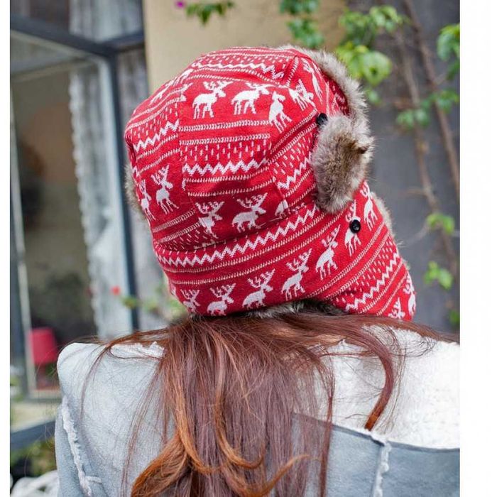 Шапка вушанка з оленями червона Універсальна для чоловіків та жінок