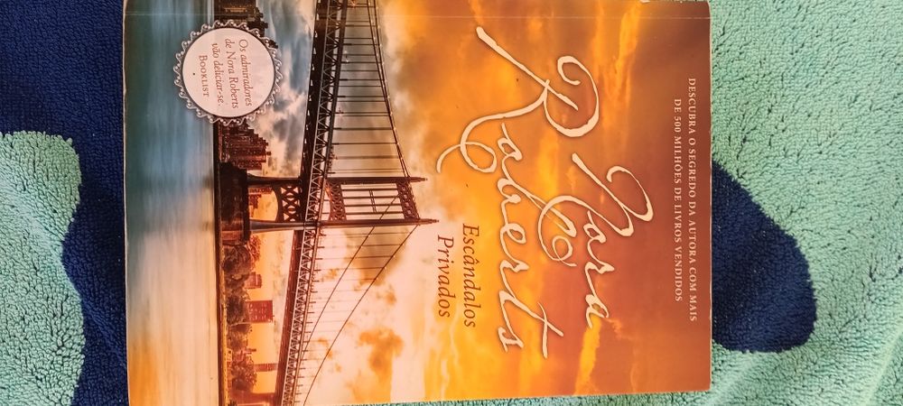 Livros usados com marcas de uso