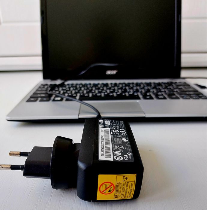 Компактный нетбук Acer AspireV5-123-12104G50nss(NX.MFREU.003)