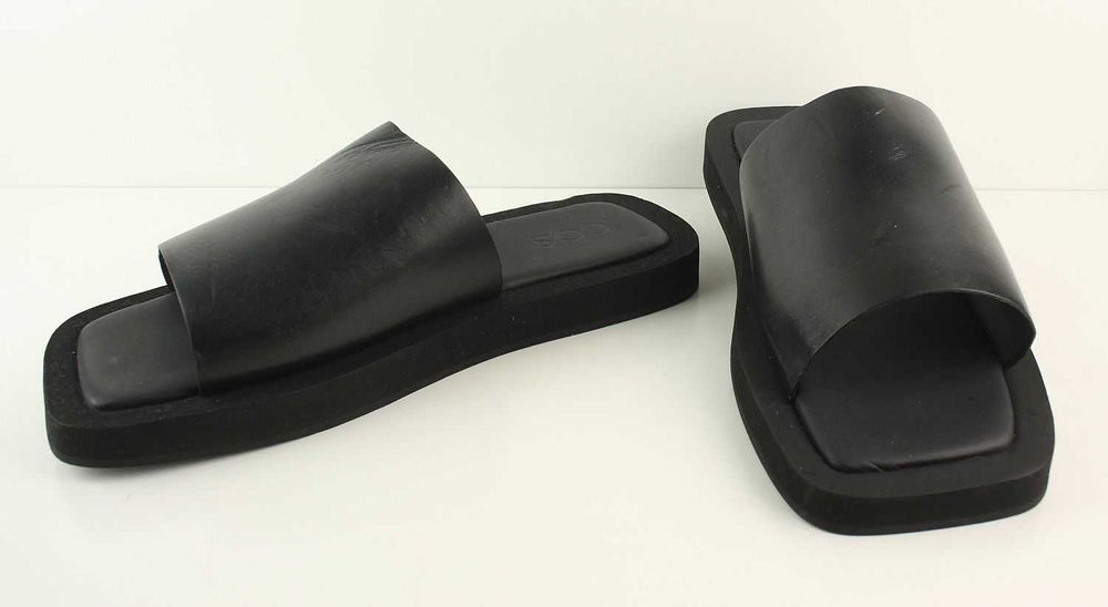 COS - wysokogatunkowe klapki ze skóry ROZM. 42