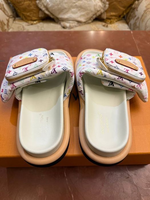 Шльопки від Louis Vuitton