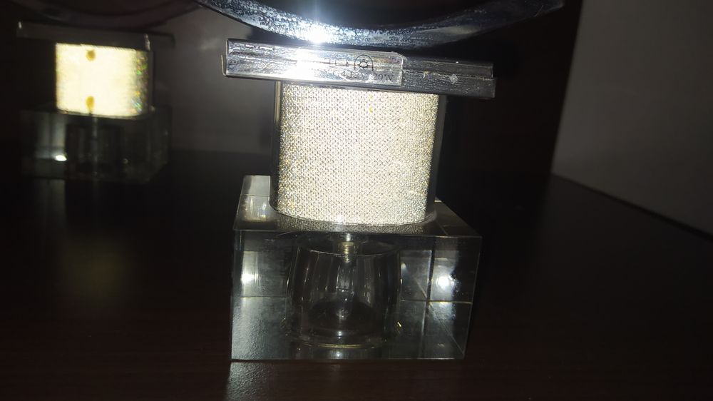 Lampa, żyrandol z 4 źródłami swiatla.