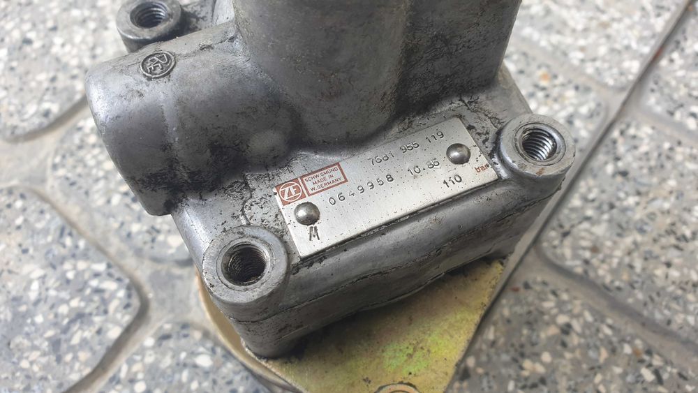Bomba de direção assistida Porsche 944
