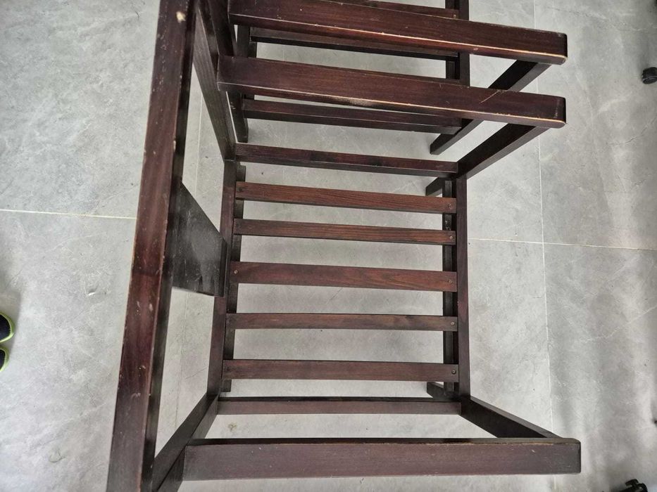 2 cadeirões de madeira maciça