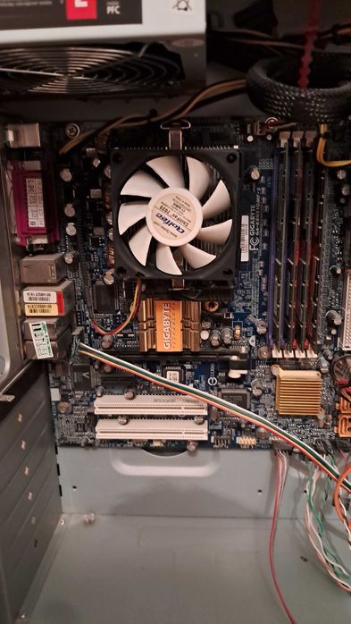 Sprzedam komputer stacjonarny.