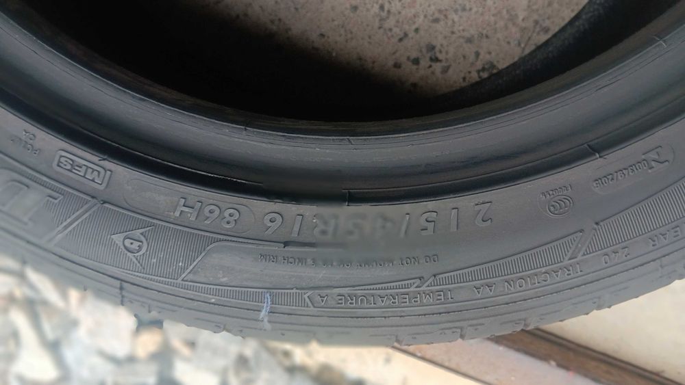215/45/16 Dunlop sp sport