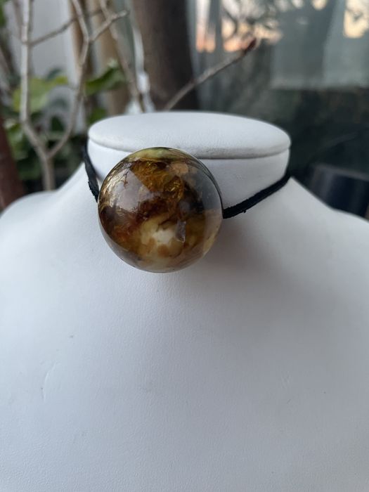 Nowy wisior kula, z naturalnego bursztynu 3 cm