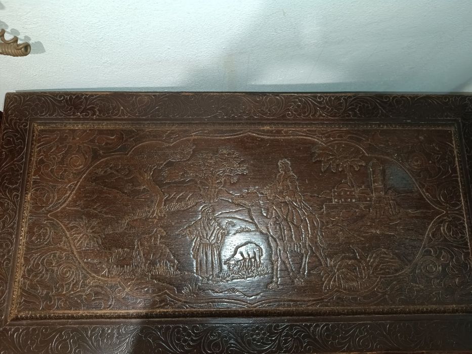 Arca de madeira maciça