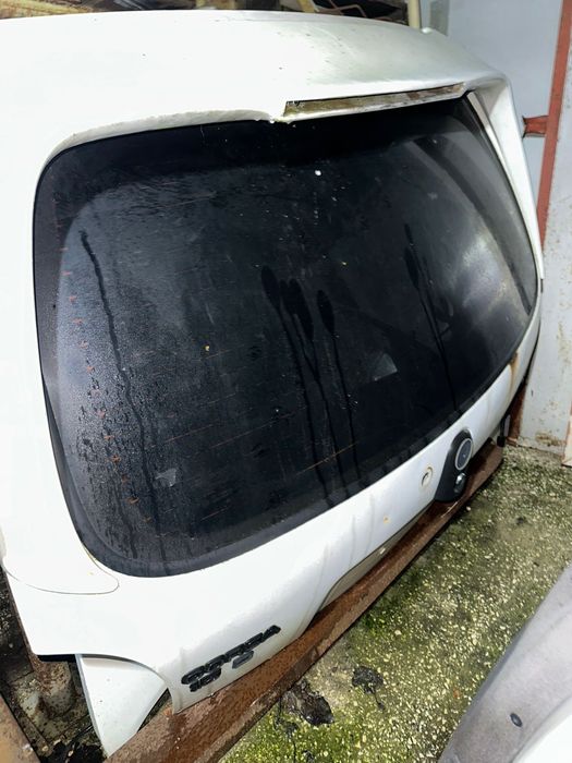 Corsa b portas e bagageira