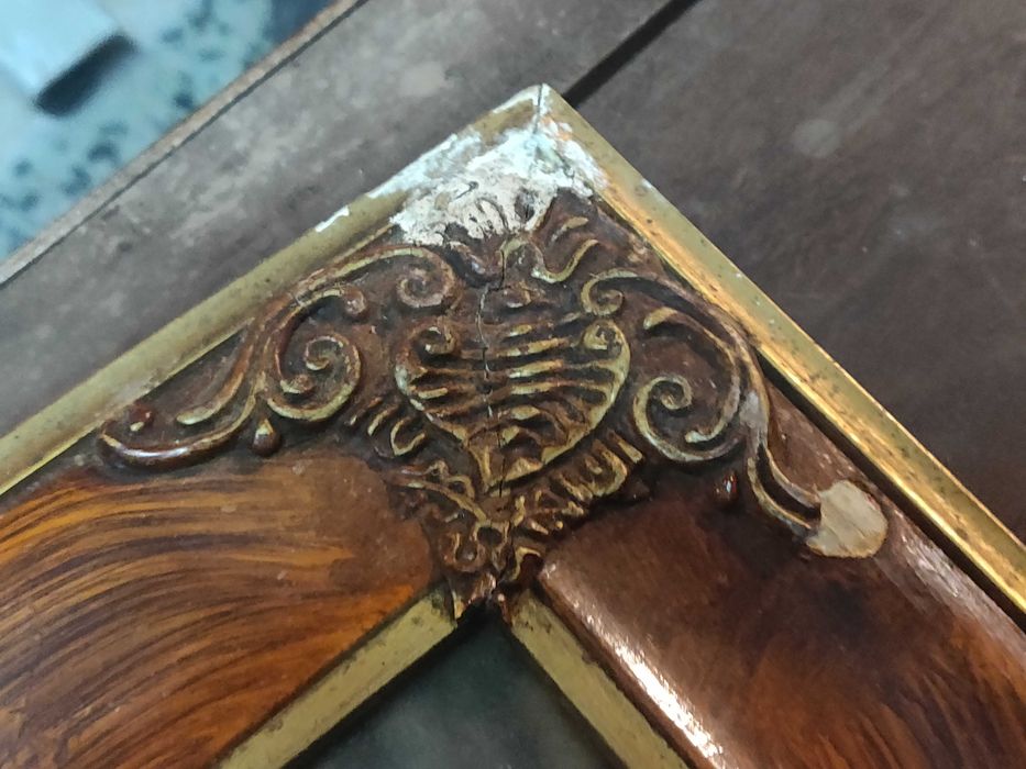 Quadro com moldura em madeira