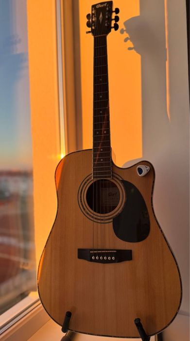 Продам гитару Cort