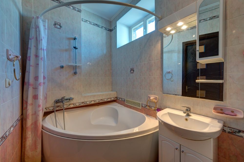 Просторная трехкомнатная квартира на бульваре Тараса Шевченка, д.58